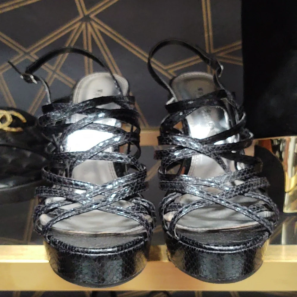 White House Black Market Size 8 shoes - Picture 3 of 5